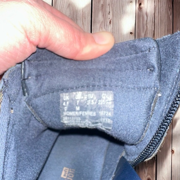 Women’s Clark’s collection whistle bea booties - size 7 - Picture 5 of 6